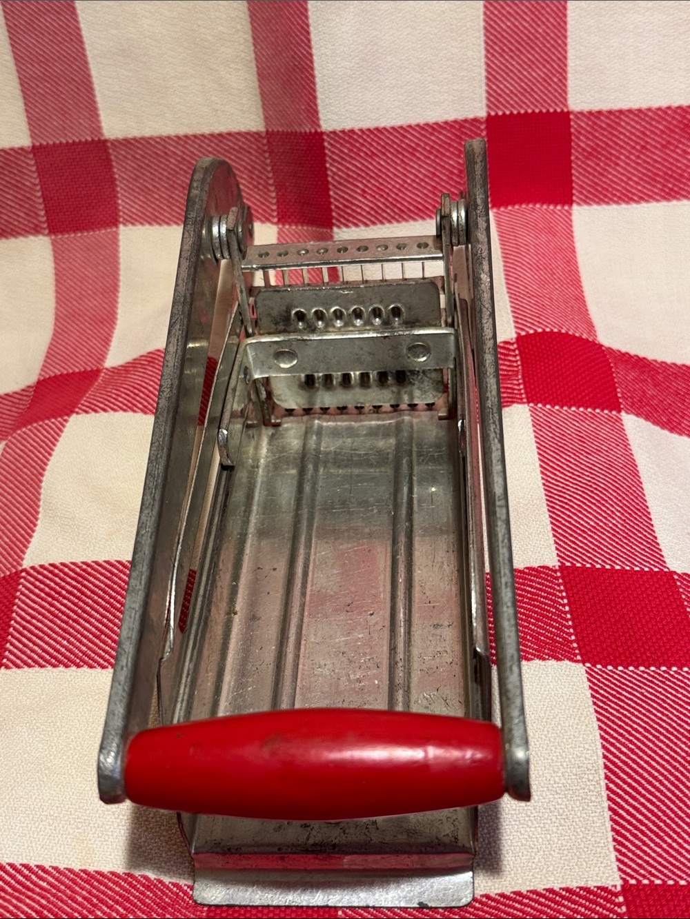 Villa Red Handled Potato Cutter - Heavy-Duty Kitchen Tool - Picture 5 of 16